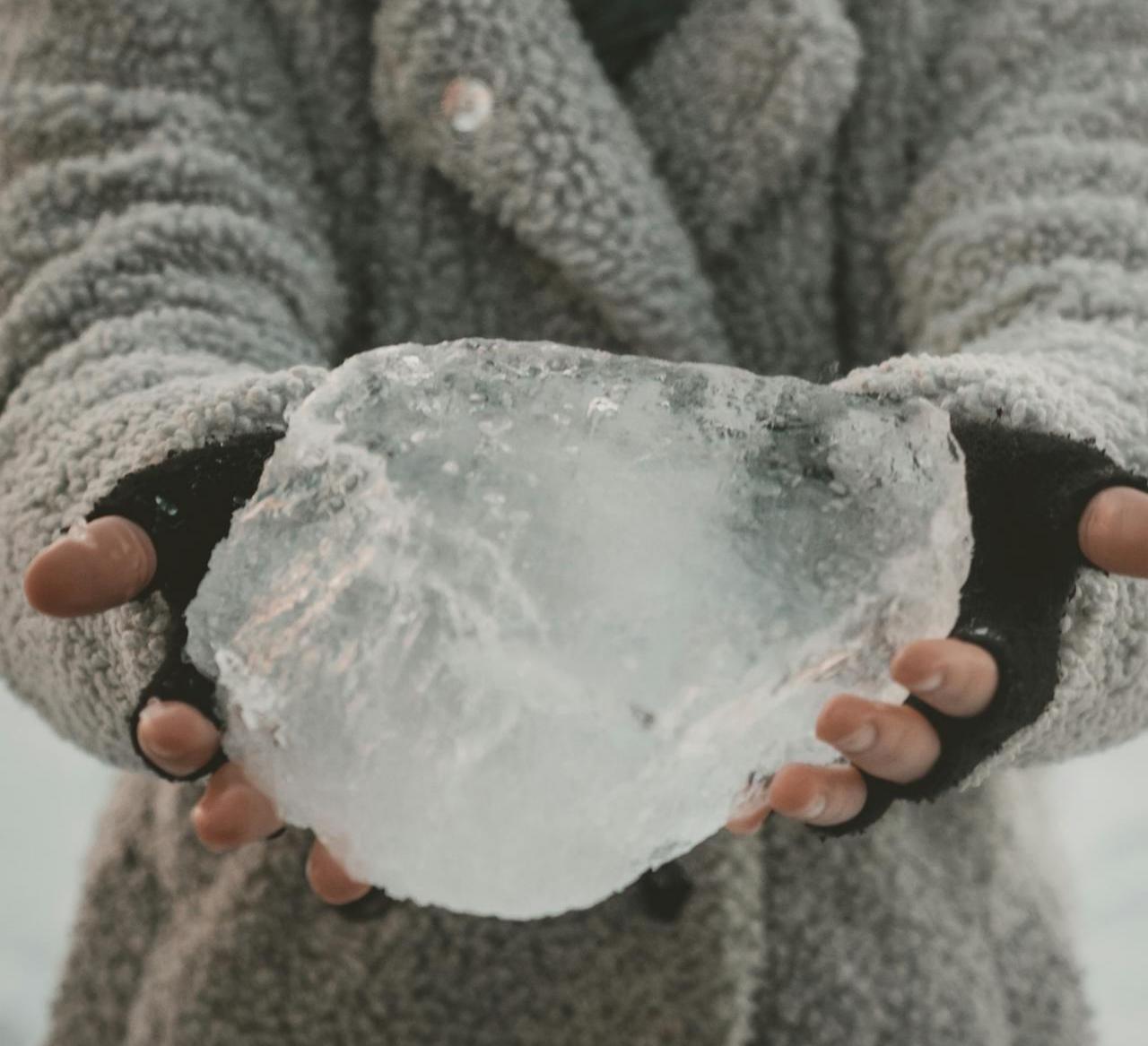 冬天摸冰塊為啥會粘手?深圳蔬菜配送公司為您科普